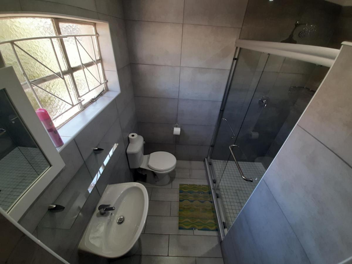 Lux Rooms On 37 Bloemfontein Exteriör bild
