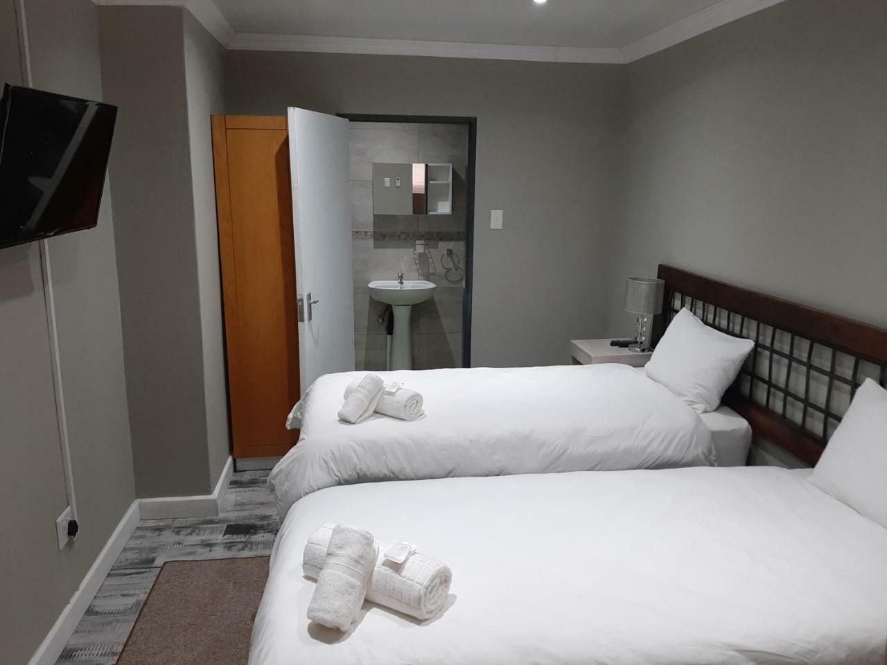 Lux Rooms On 37 Bloemfontein Exteriör bild