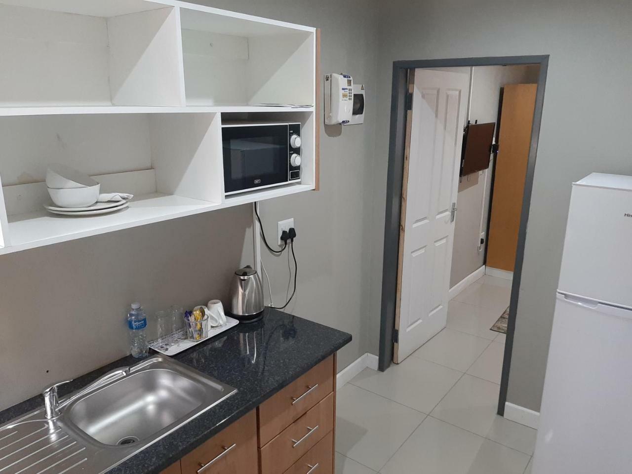 Lux Rooms On 37 Bloemfontein Exteriör bild